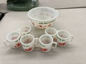 lot 82 image: Hazel Atlas Tom and Jerry PunchEggnog Set