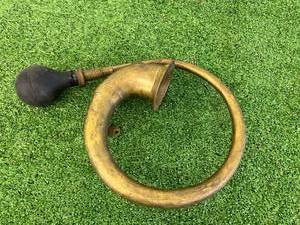 lot 87 image: Brass Car Horn