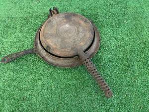 lot 88 image: Griswold No 9 Waffle Maker