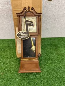 lot 94 image: Spartus Clock