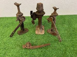 lot 126 image: Jacks