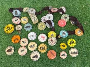lot 138 image: Buttons
