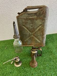lot 187 image: Jerry Can & Oil Cans