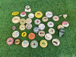 lot 206 image: Buttons