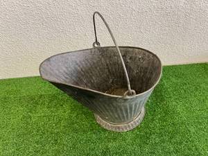 lot 255 image: Ash Bucket