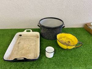 lot 260 image: Vintage Cooking Items