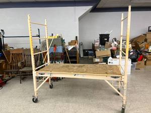 lot 280 image: Rolling Adjustable Scaffolding 29 x 72