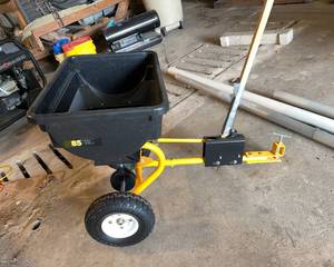 lot 219 image: Yardworks Spreader