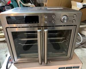 lot 244 image: Farbeware Toaster Oven and Air Fryer