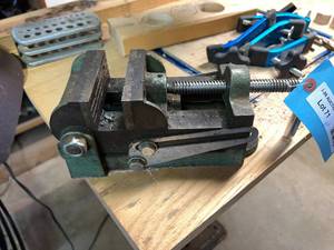 lot 71 image: Vise