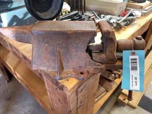 lot 30 image: Benchtop Vise