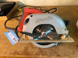 lot 38 image: Milwaukee 7-14 Circular Saw