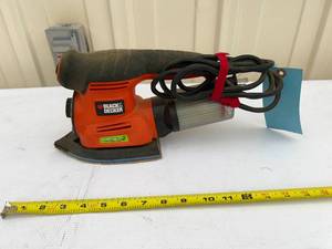 lot 34 image: Black & Decker Detail Sander