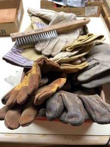 lot 129 image: Mens Work Gloves