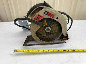 lot 142 image: Sears 7.25 Circular Saw