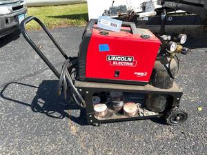 lot 24 image: Lincoln Electric MIG Welder