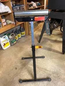 lot 10 image: Material Roller Stand