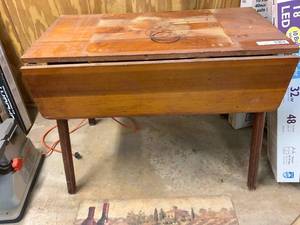 lot 76 image: Drop Leaf Wood Table