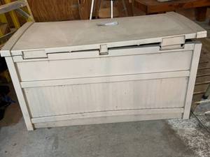 lot 255 image: Outdoor Storage Box