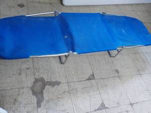 lot 3 image: Lawn Chair and Teapot Bird Feeder...