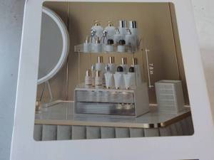 lot 13 image: Delamu Plastic and Metal Drawer Sty...
