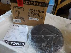 lot 19 image: KKTONER Rolling Stool new in box n...
