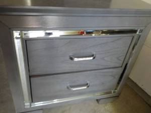 lot 22 image: Night Stand - 2 drawers...