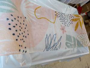 lot 44 image: New Rug 18x 4ft - machine washable...