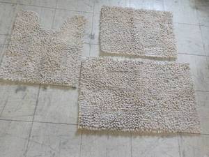 lot 53 image: 3 pc Bath Set machine washable...