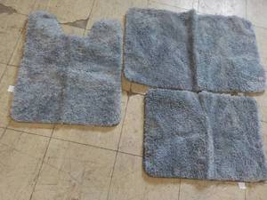 lot 57 image: 3 pc Bath Set machine washable...