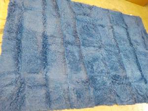 lot 65 image: 5 ft x 7.5ft Blue Area Rug- velvet ...