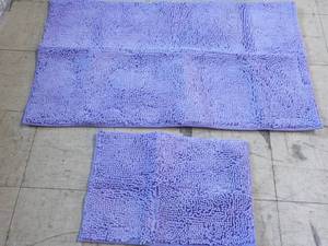 lot 73 image: 2 pc LuxUrux Bath Mats 27 x 45 an...