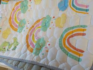 lot 80 image: Comforter Childs 74 x 45...