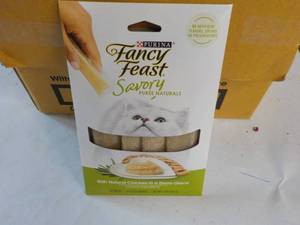 lot 96 image: 30 x 4 packs Natural Chicken in a D...