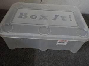 lot 102 image: 5 Sazon 5 Gallon Box It Plastic Sto...