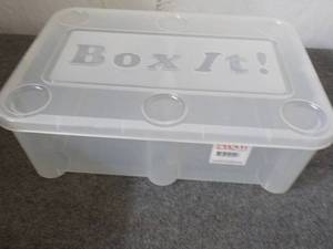 lot 104 image: 5 Sazon 5 Gallon Box It Plastic Sto...
