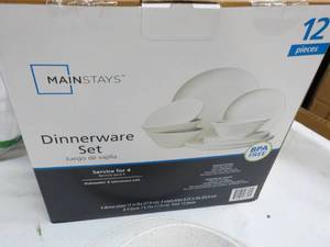 lot 139 image: Mainstays 12 pc Dinnerware Set Jueg...