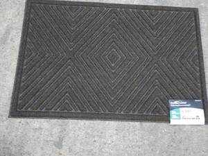 lot 218 image: Traffic Master 24 x 36 Diamond Tex...