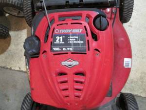 lot 4 image: Troy-Bilt 21 Inch Push Mower with Briggs & Stratton Engine