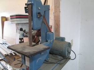lot 8 image: AMT Belt and Disc Sander