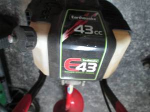 lot 13 image: Earthquake E43 43cc Power Earth Auger