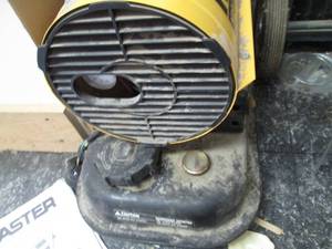 lot 27 image: Master Kerosene Forced Air Heater