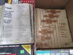 lot 39 image: Manuals 1986 Light Duty Truck Service Manual