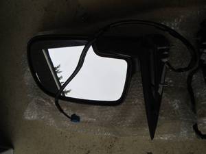 lot 43 image: Pair of Automotive Side Mirrors, Model CC-6189HER2