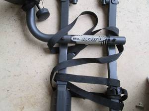 lot 71 image: Bell Right Up 2-Bike Hitch Rack
