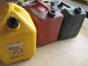 lot 89 image: Set of 3 Fuel Containers  5 Gallon Diesel & Gasoline