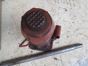 lot 141 image: Vintage Hydraulic Bottle Jack