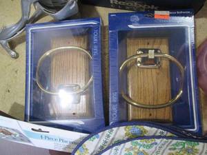 lot 164 image: Mixed Lot Kitchen Utensils, Light Bulbs, Towel Rings, and Placemats