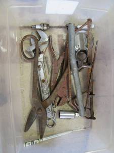 lot 185 image: Assorted Hand Tools Lot