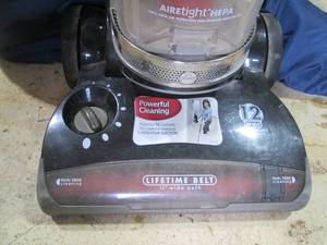 lot 187 image: Hoover Cyclonic Bagless Upright Vacuum Cleaner